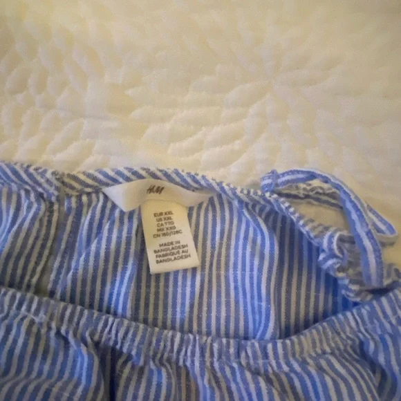 H&M adjustable straps, XXL blue and white striped light weight cropped top - Picture 3 of 3